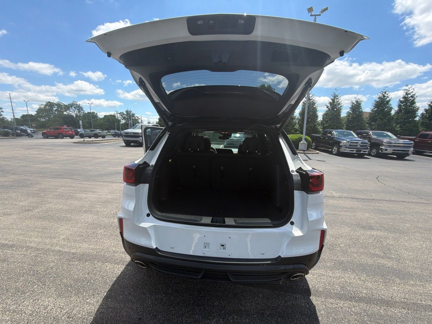 Used 2024 Chevrolet TrailBlazer RS w/ Convenience Package FWD image 29