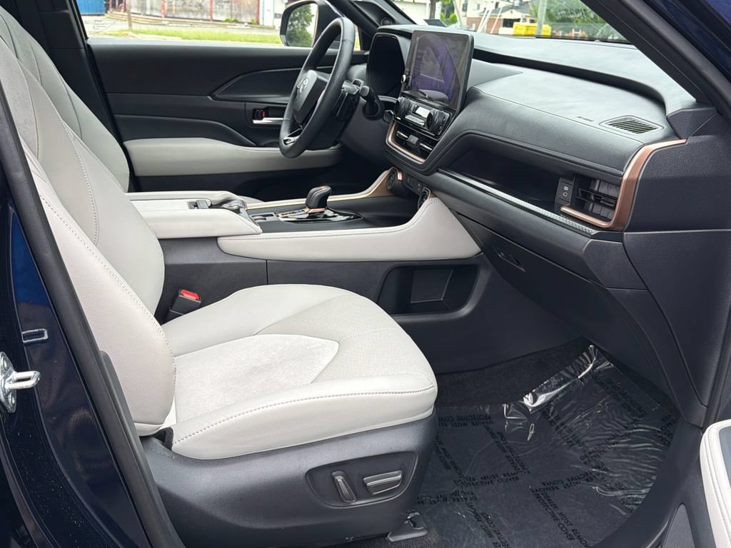 Used 2025 Toyota Grand Highlander AWD Hybrid image 12