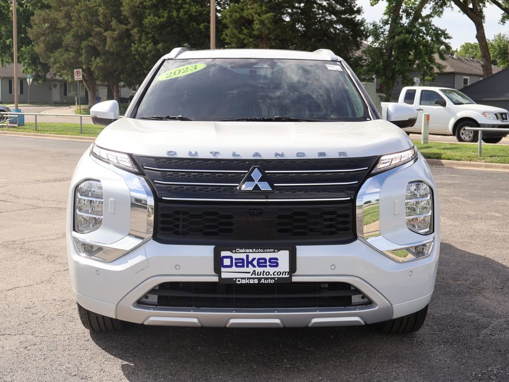 Used 2023 Mitsubishi Outlander SEL AWD/4WD image 3