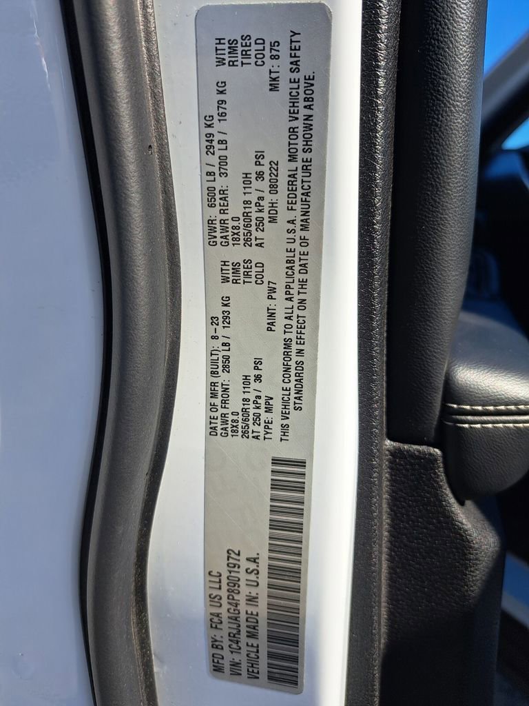 Used 2023 Jeep Grand Cherokee L Laredo image 26