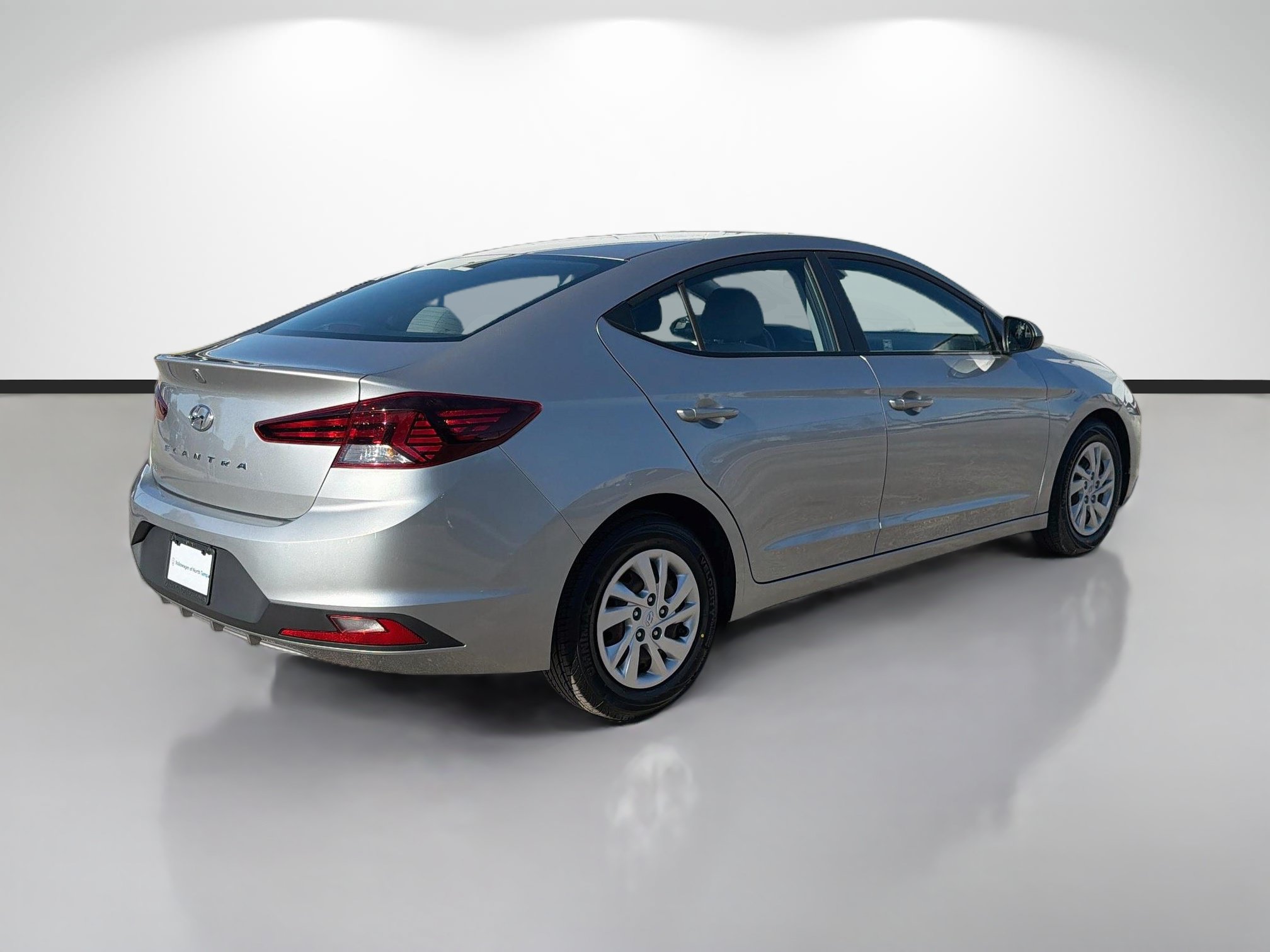 Used 2020 Hyundai Elantra SE FWD image 3