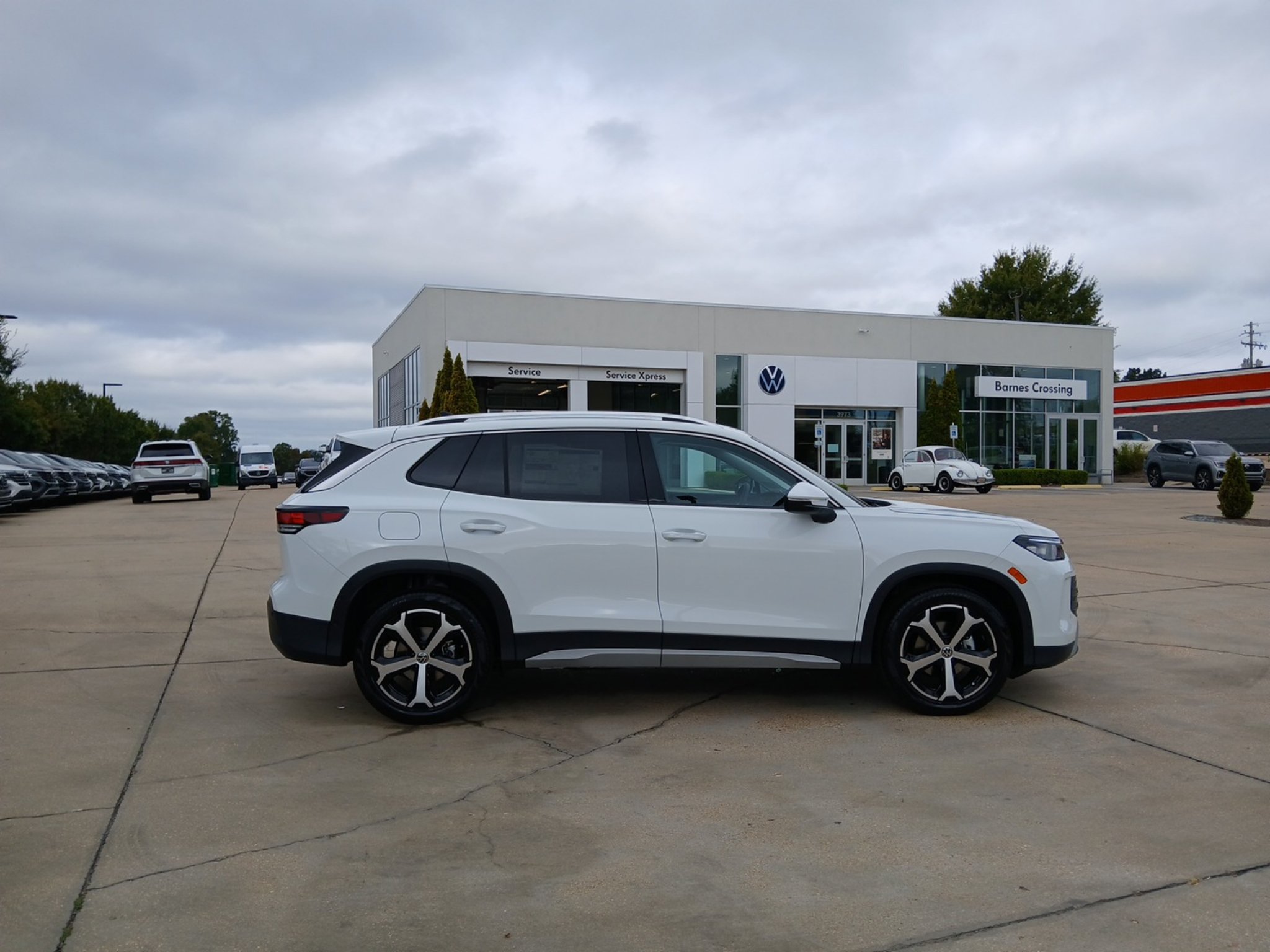 New 2026 Volkswagen Tiguan SE FWD image 8
