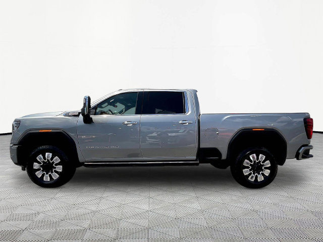 Used 2025 GMC Sierra 3500 Denali w/ Denali Reserve Package AWD/4WD image 4