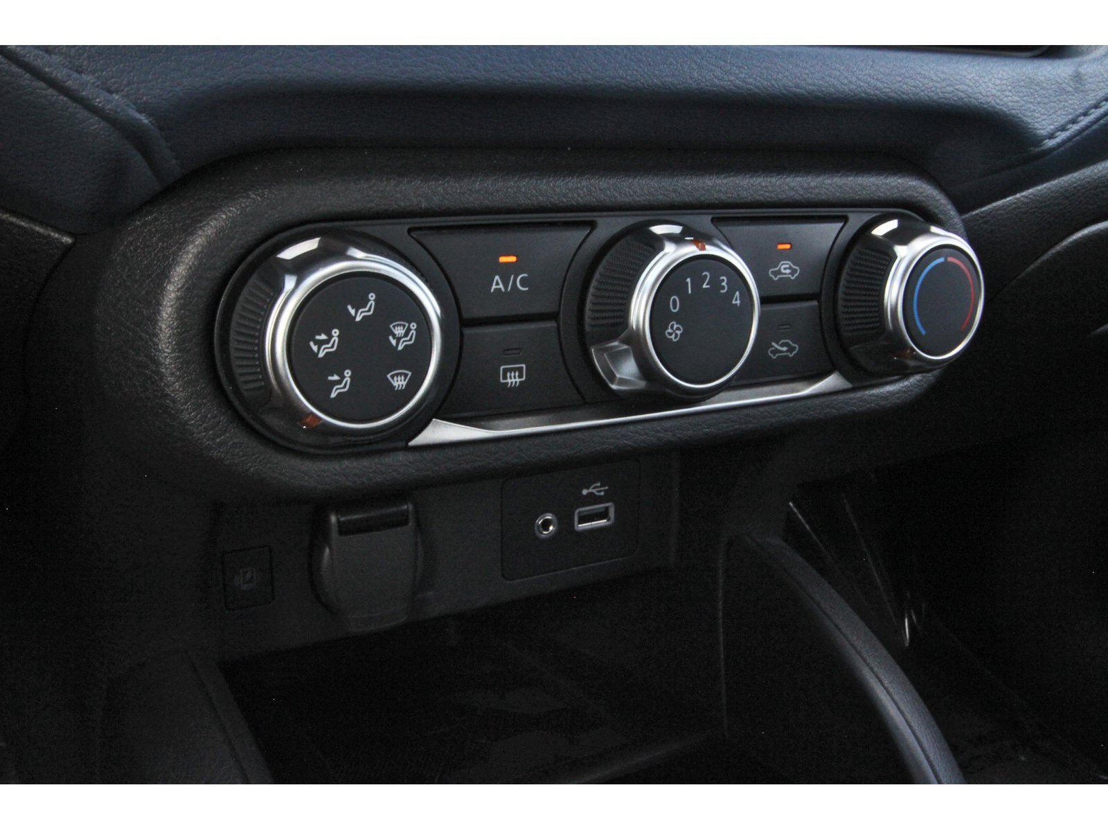 Certified 2025 Nissan Versa SV w/ Trunk Package FWD image 26