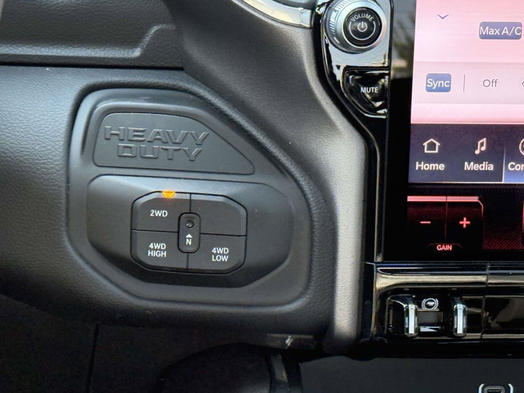 New 2026 RAM 3500 Laramie AWD/4WD image 32