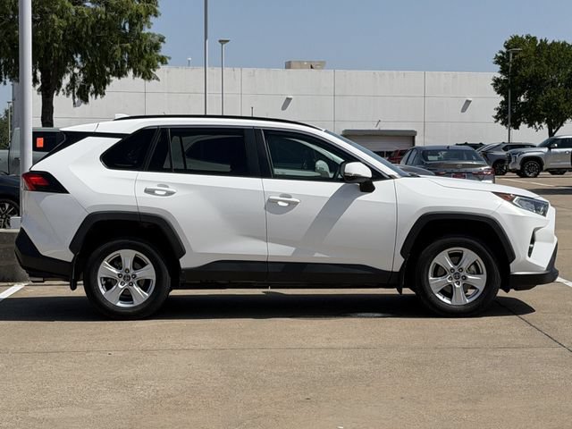 Used 2020 Toyota RAV4 XLE w/ Convenience Package FWD image 3
