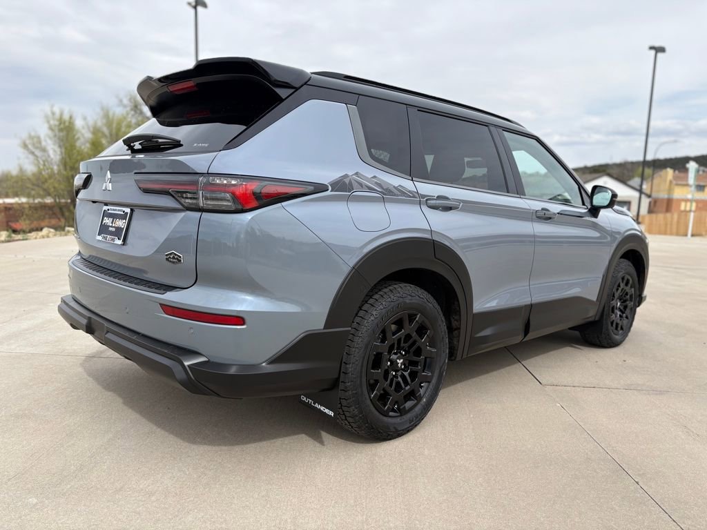 Used 2026 Mitsubishi Outlander Trail Edition image 4