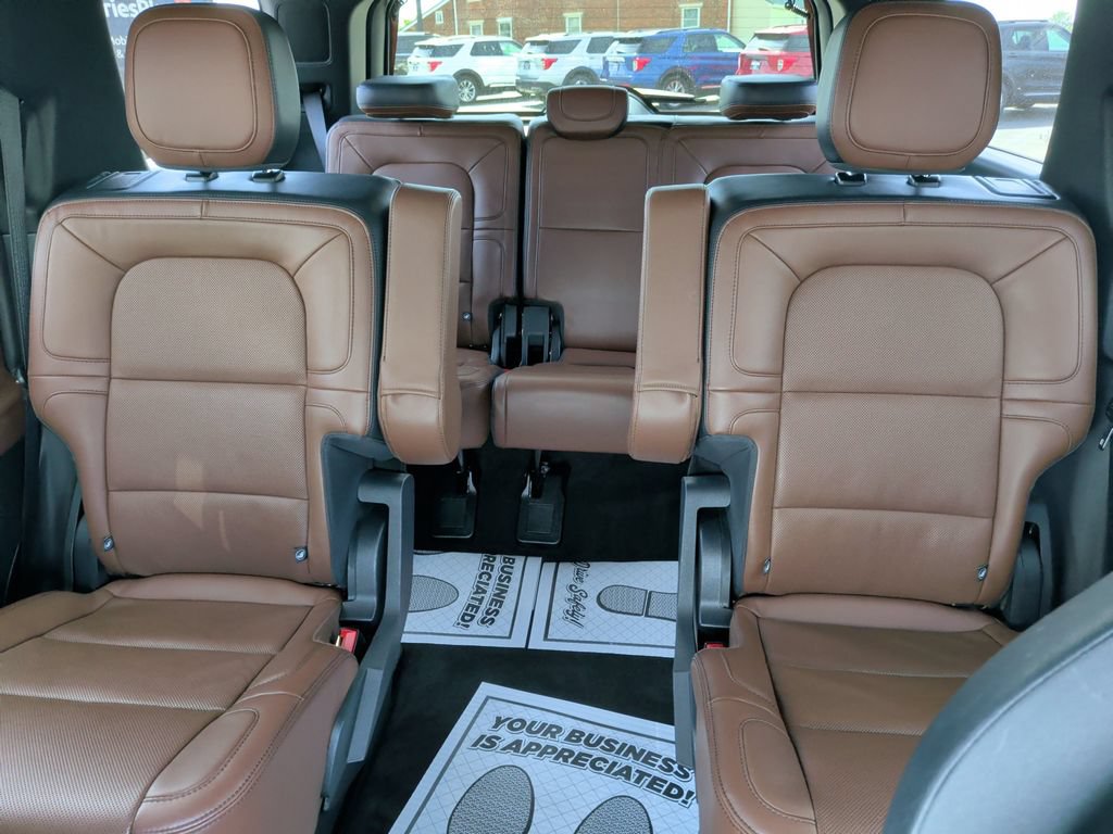 Used 2023 Lincoln Navigator Reserve AWD/4WD image 8