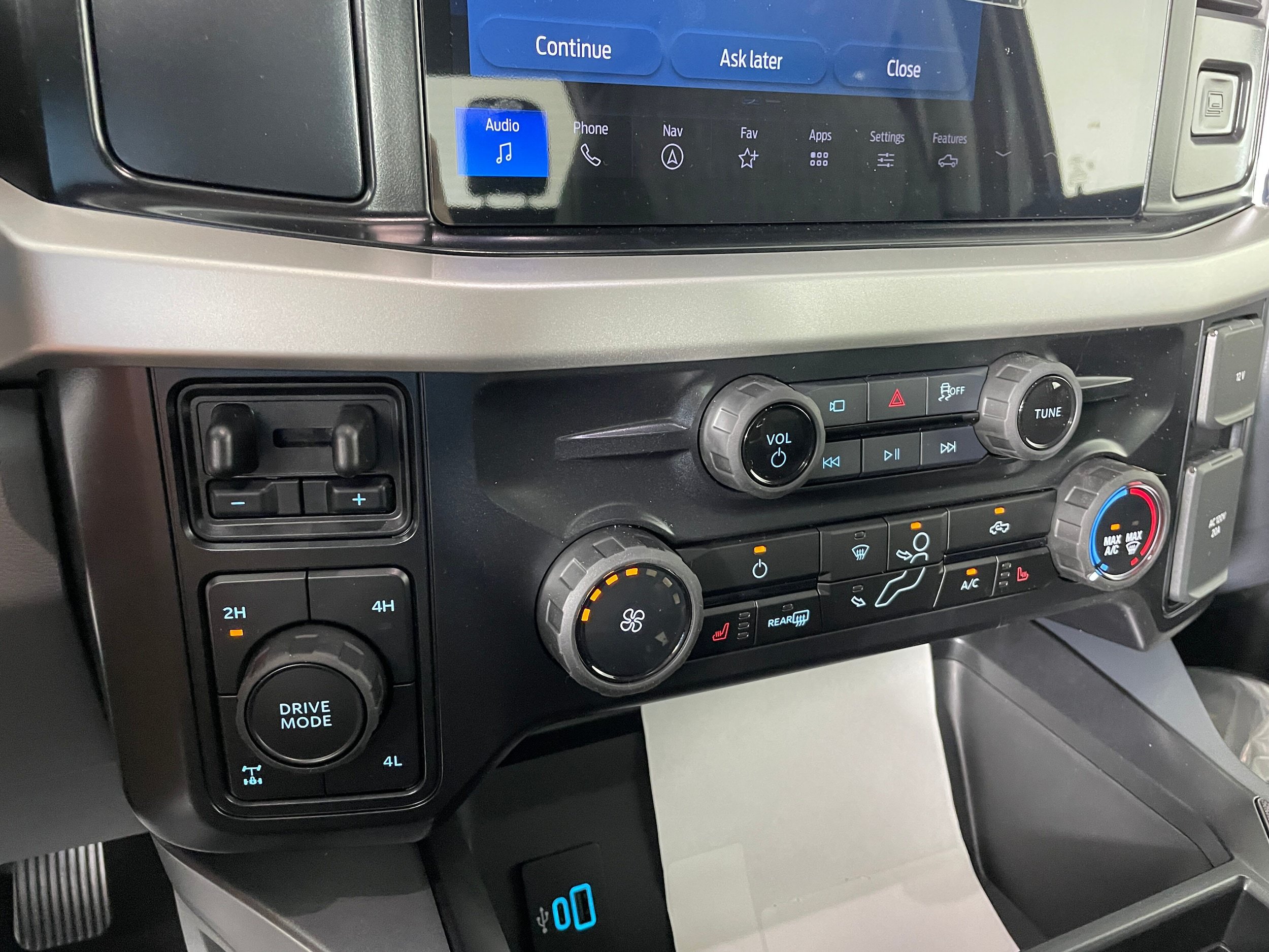 New 2026 Ford F250 XLT w/ XLT Premium Package AWD/4WD image 6