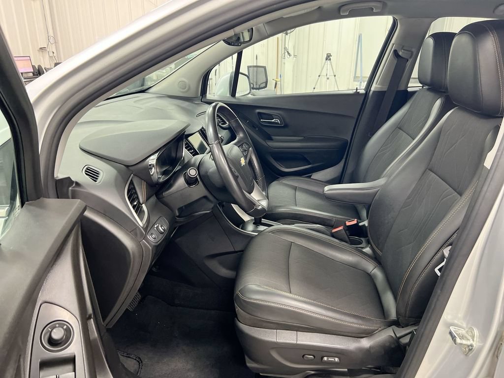 Used 2018 Chevrolet Trax LT w/ LT Convenience Package FWD image 19