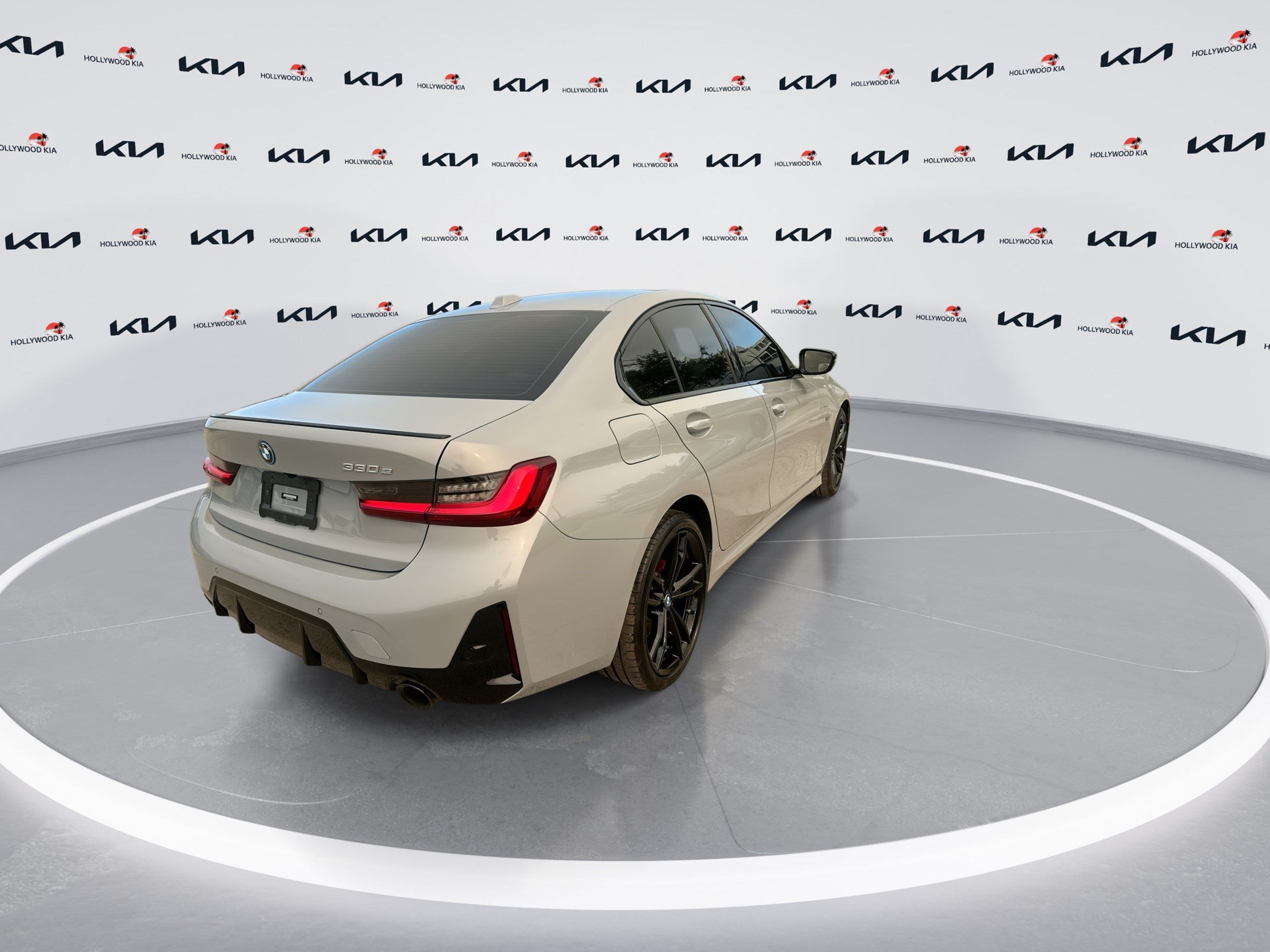 Used 2023 BMW 330e w/ M Sport Package RWD image 8