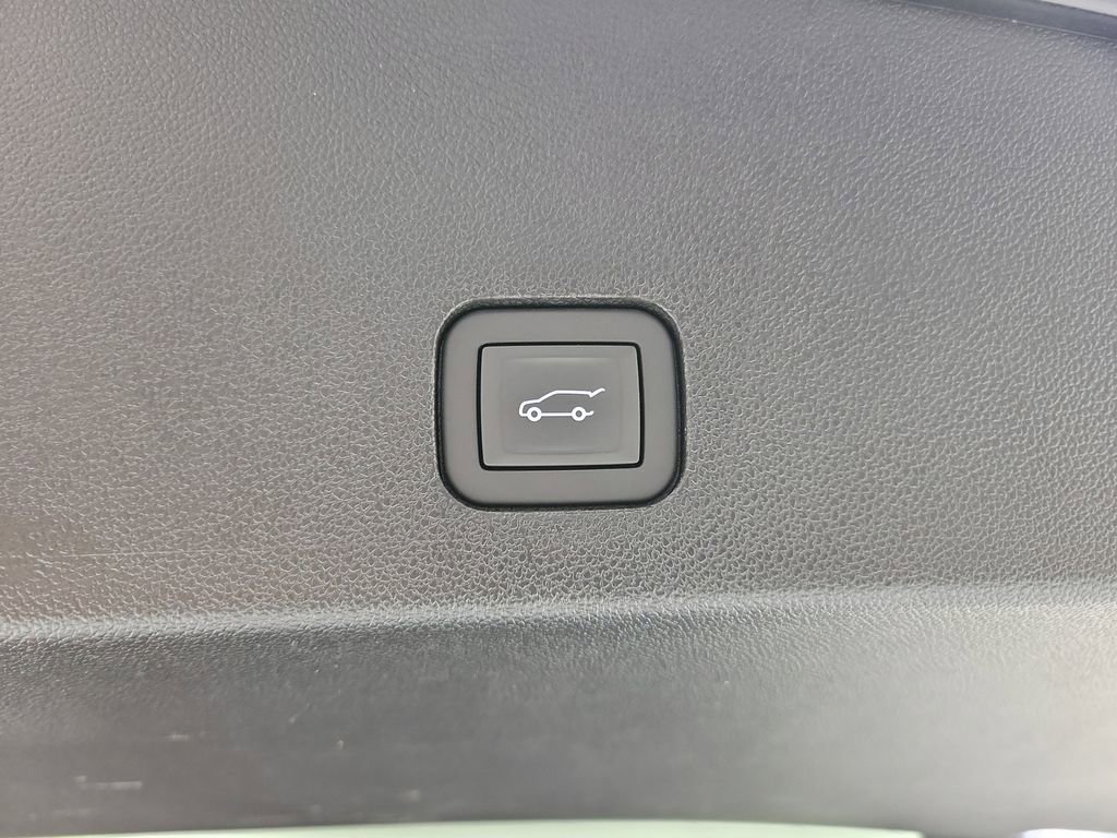 Used 2025 Cadillac XT6 Premium Luxury w/ Technology Package image 9