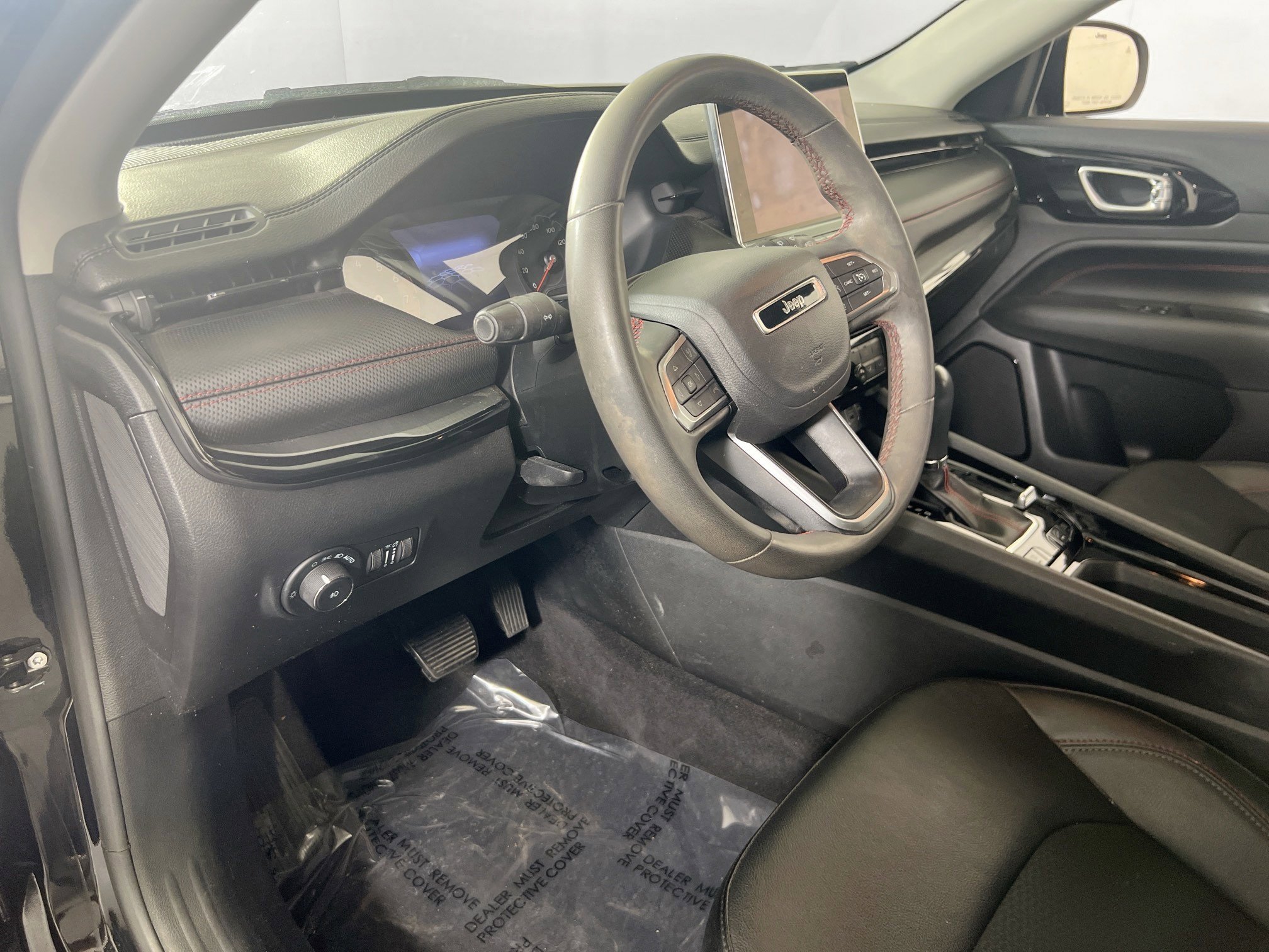 Used 2022 Jeep Compass Trailhawk AWD/4WD image 9