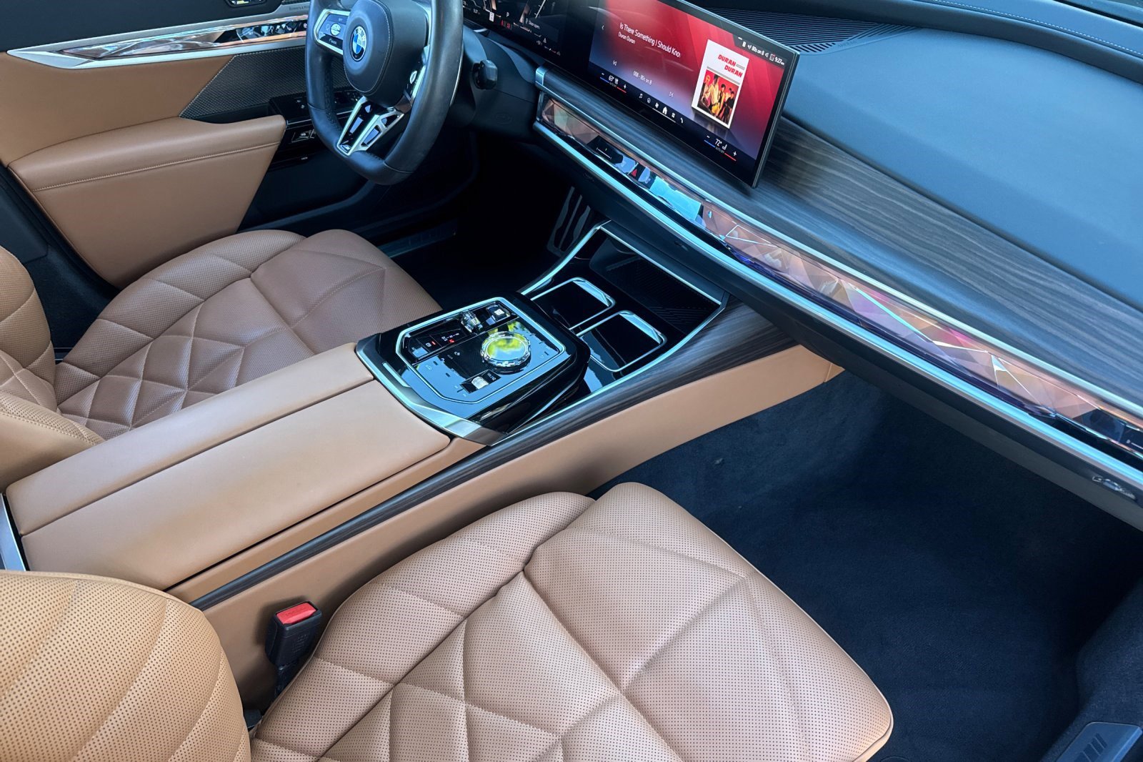 Used 2023 BMW 740i w/ Parking Assistance Package image 32