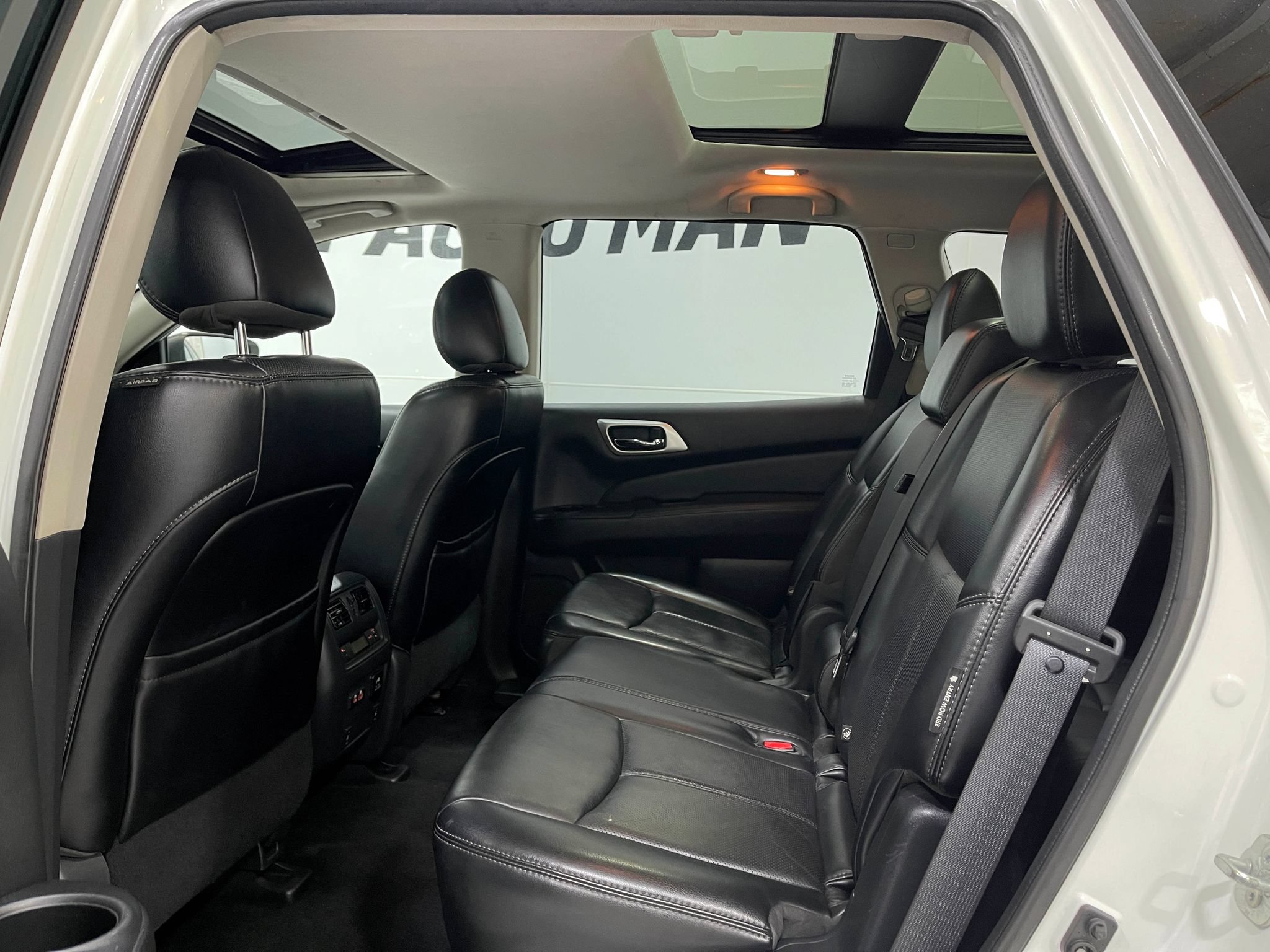 Used 2019 Nissan Pathfinder Platinum w/ Cargo Package AWD/4WD image 30