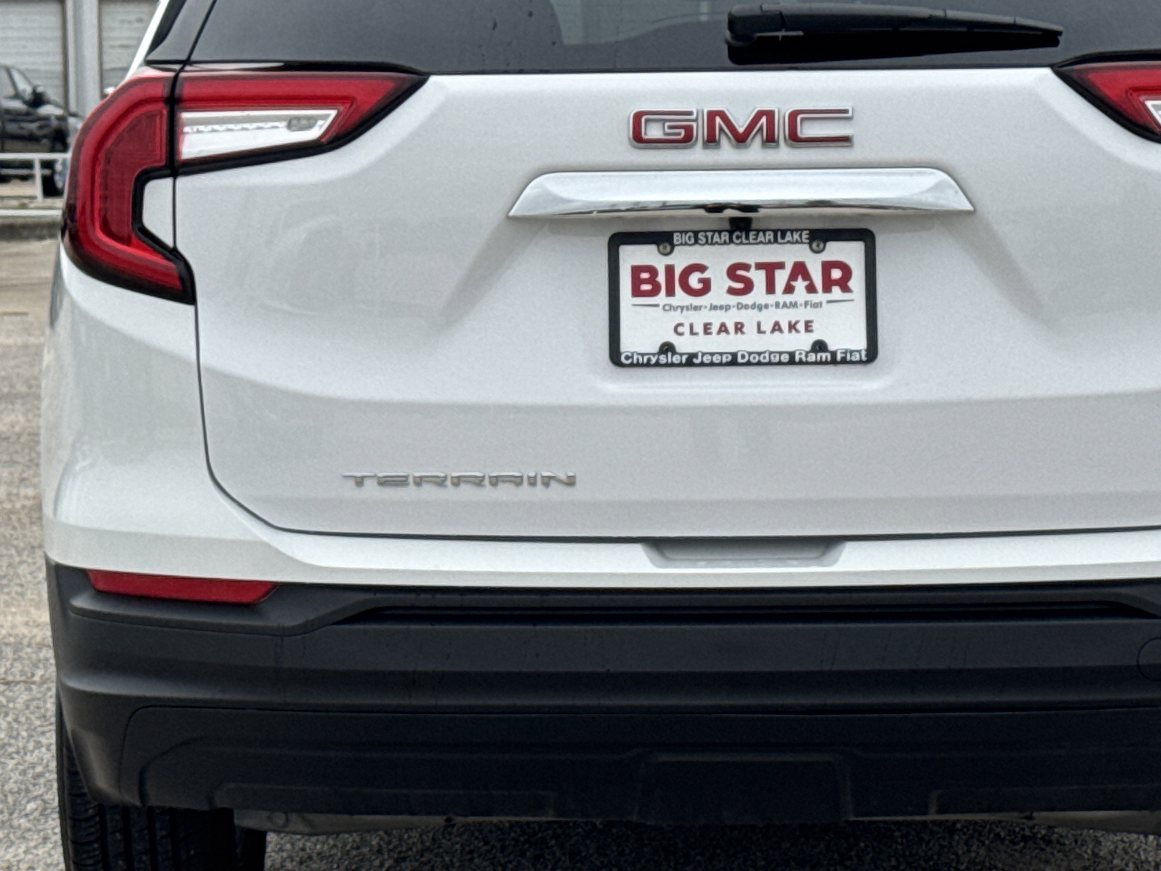 Used 2024 GMC Terrain SLE image 19