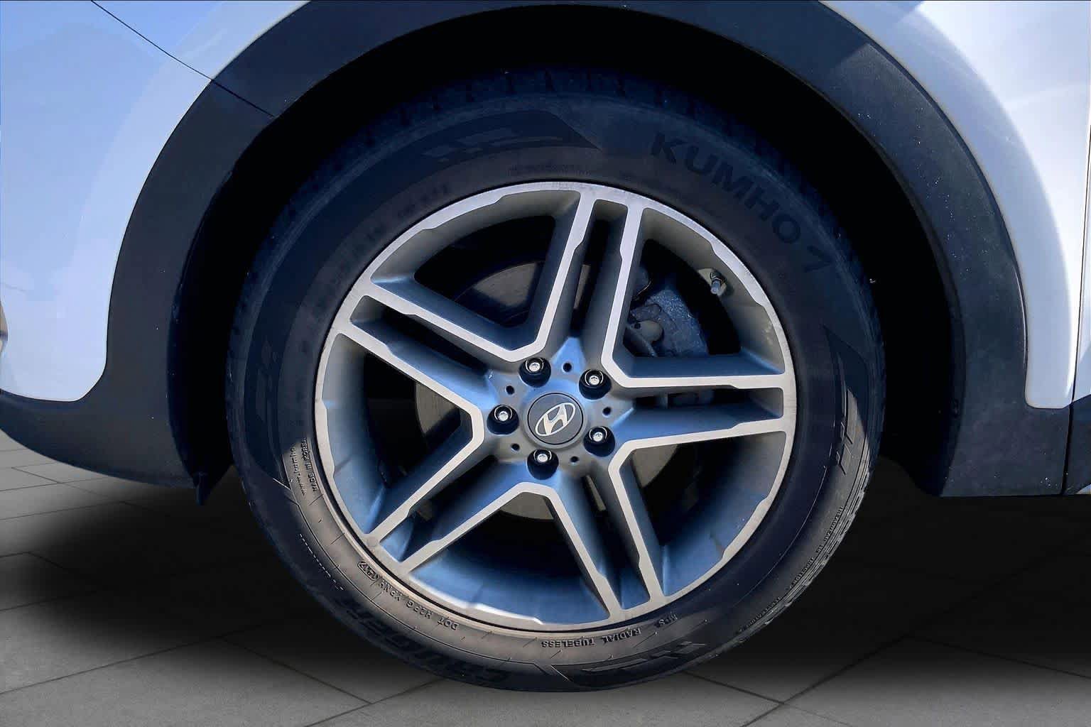 Used 2018 Hyundai Santa Fe Limited AWD/4WD image 11