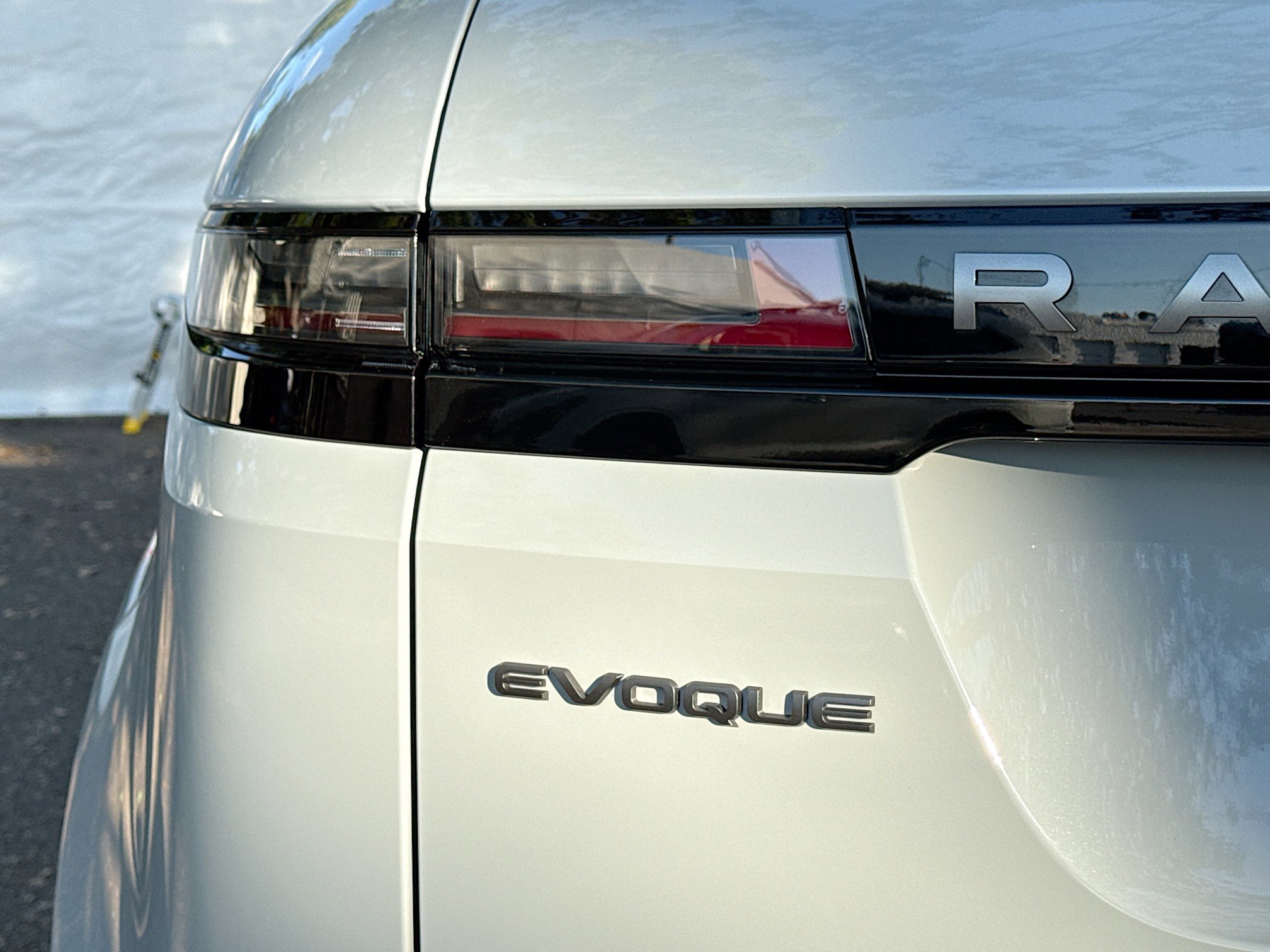 Used 2026 Land Rover Range Rover Evoque S image 11