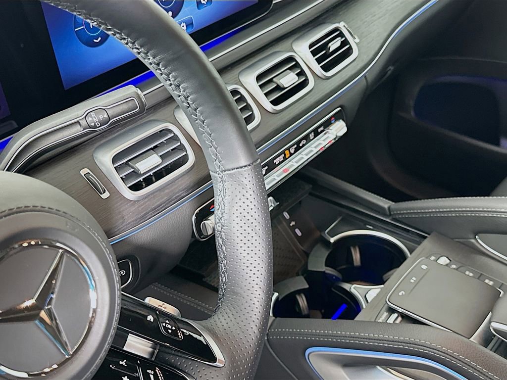 Used 2025 Mercedes-Benz GLS 450 4MATIC image 17