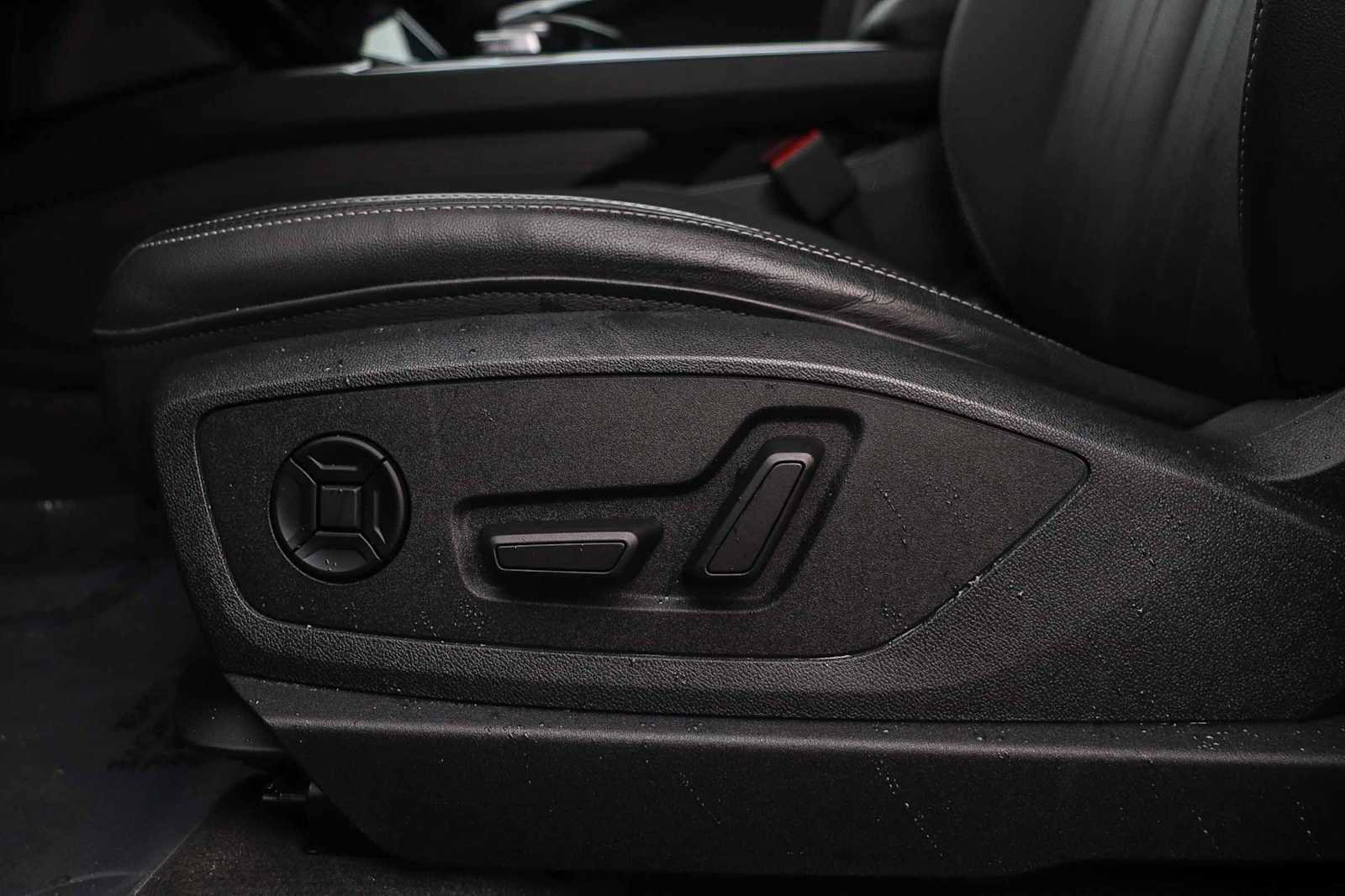 Used 2023 Audi e-tron Premium w/ Convenience Plus Package image 26