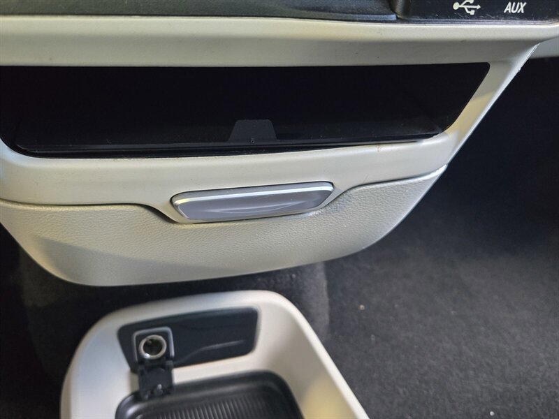 Used 2017 Chrysler Pacifica LX FWD image 20