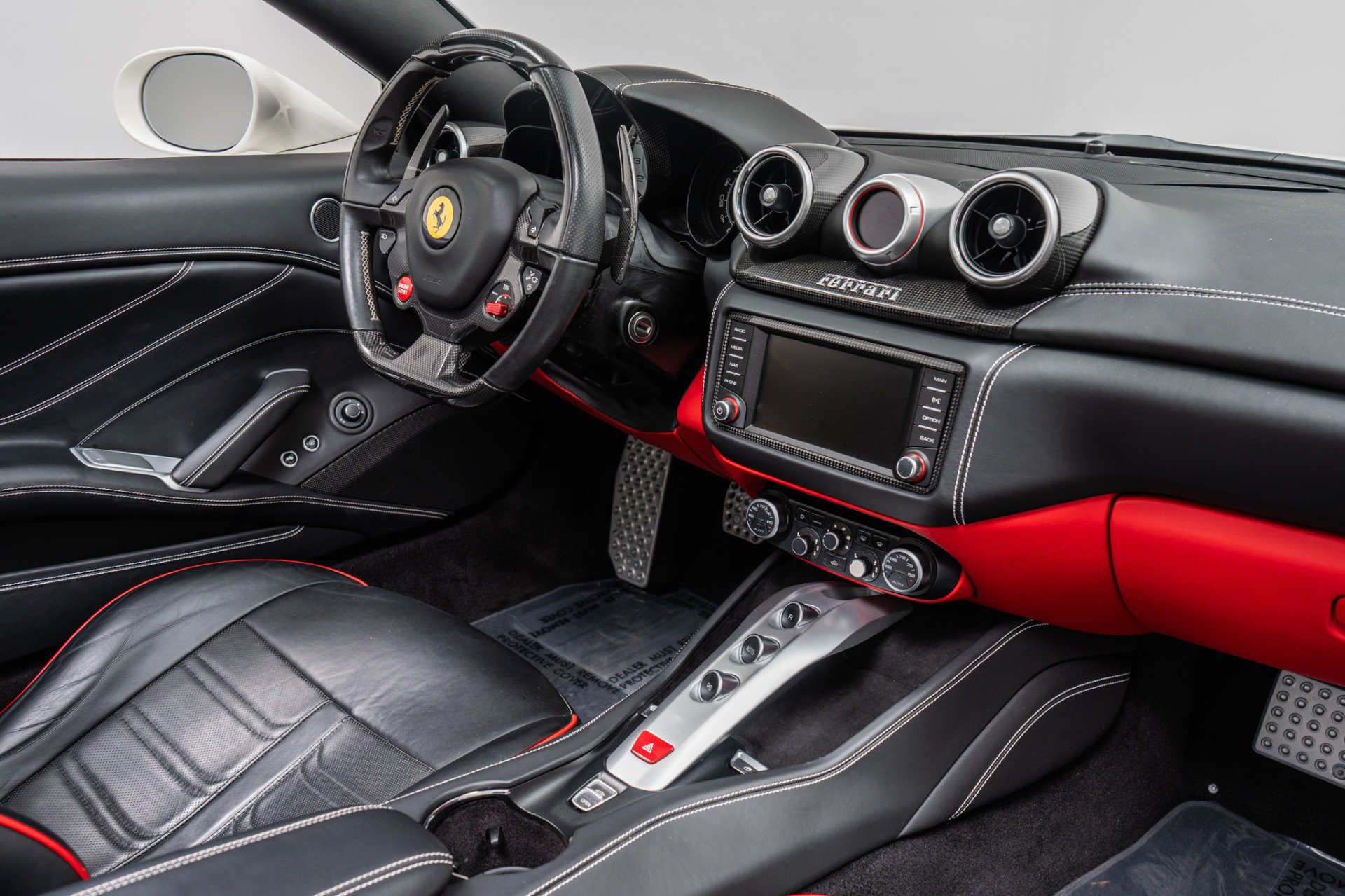 Used 2016 Ferrari California T RWD image 28