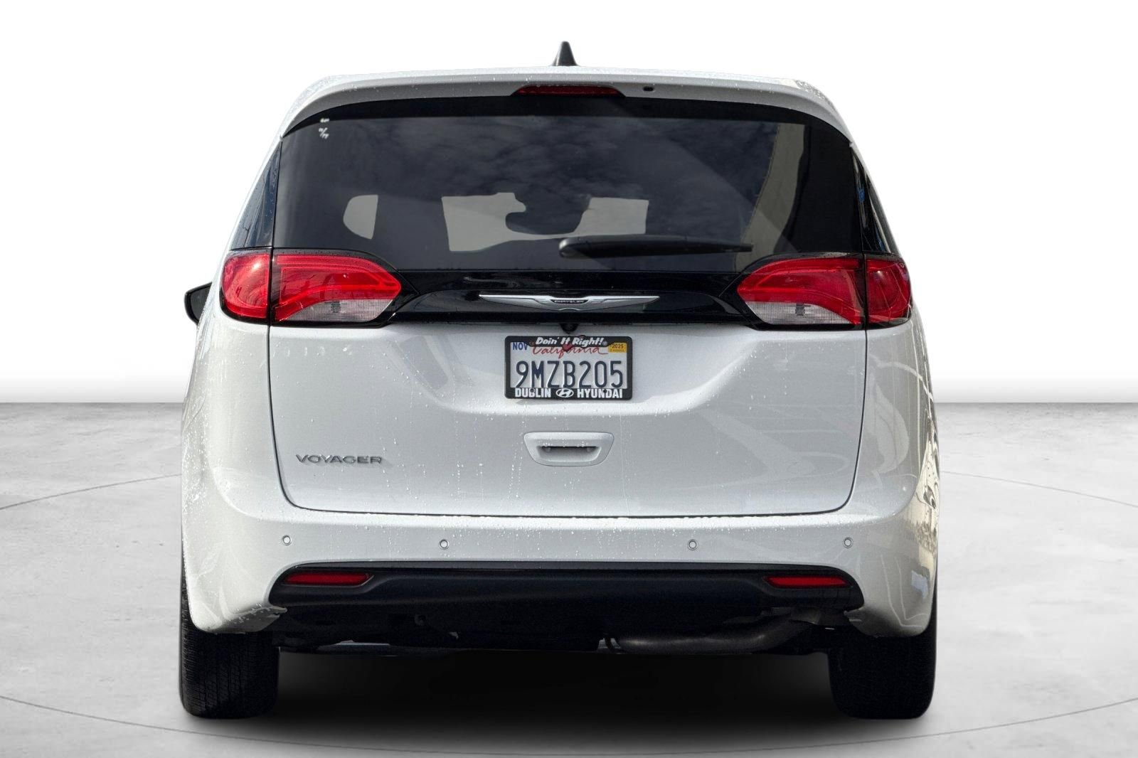 Used 2025 Chrysler Voyager LX image 5