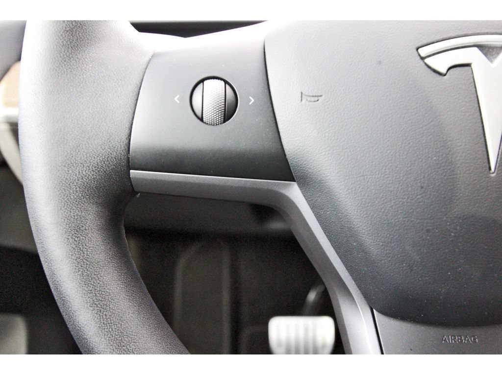 Used 2022 Tesla Model Y Performance AWD/4WD image 18