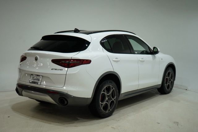 Used 2023 Alfa Romeo Stelvio Ti AWD/4WD image 7