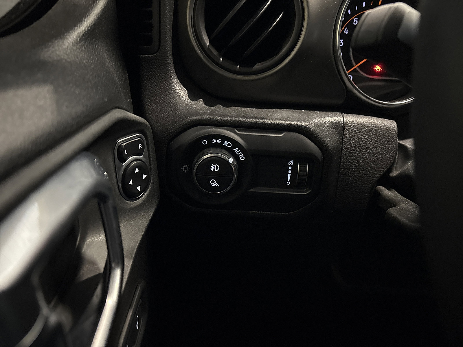 Used 2023 Jeep Gladiator Sport AWD/4WD image 22