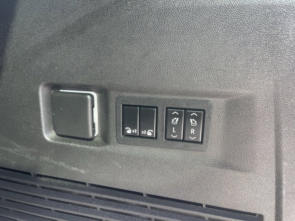 Used 2022 GMC Yukon Denali image 22