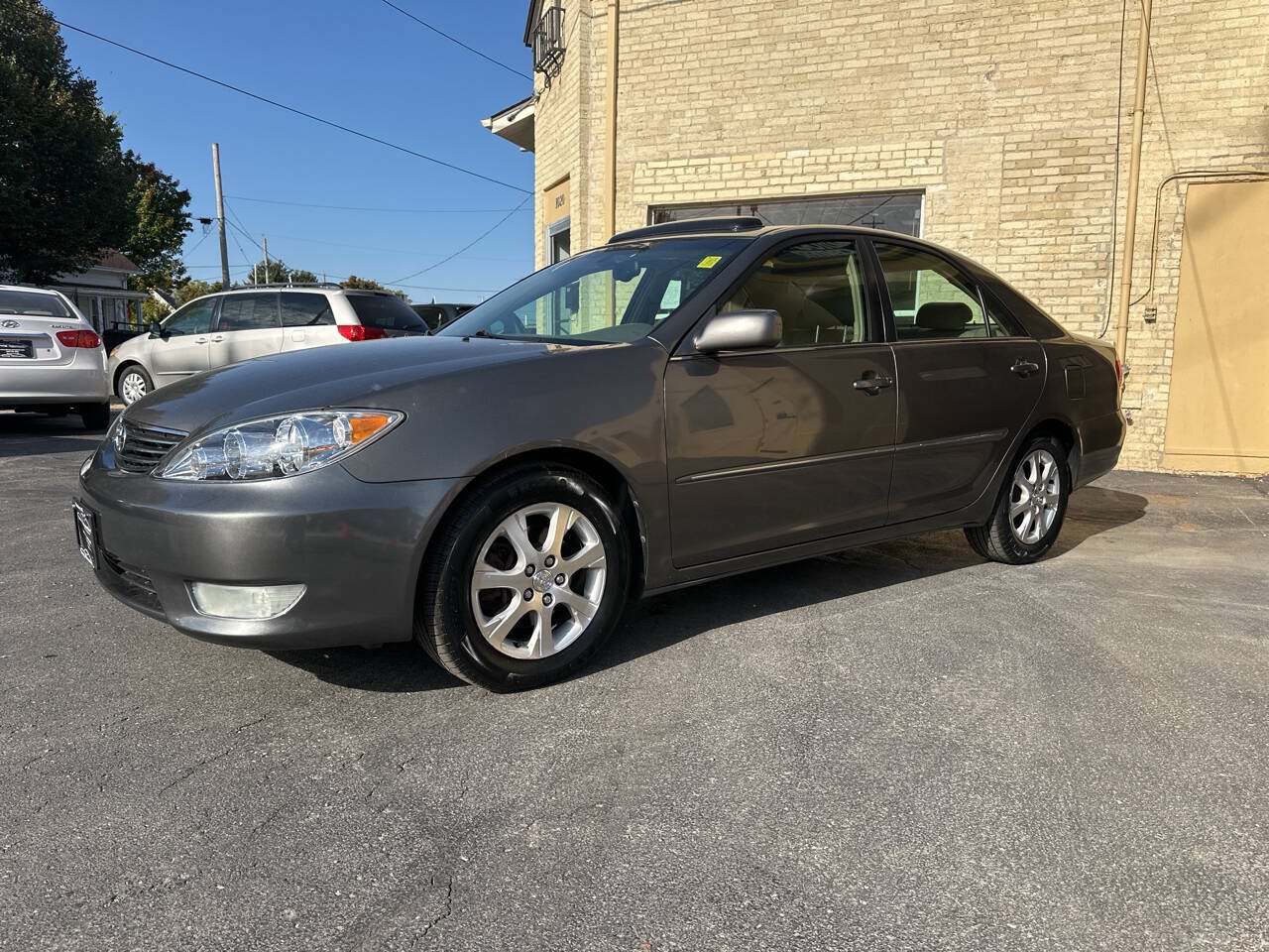 Used 2005 Toyota Camry XLE w/ VSC & Side Airbag Pkg