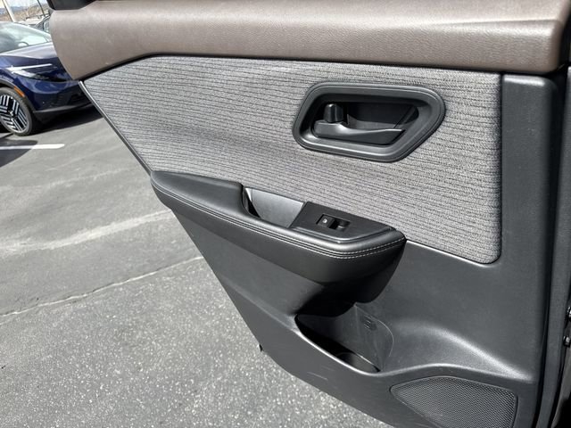 Used 2021 Nissan Rogue S image 12