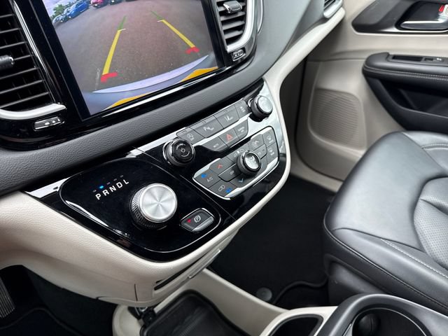 Used 2024 Chrysler Pacifica Touring-L FWD image 28