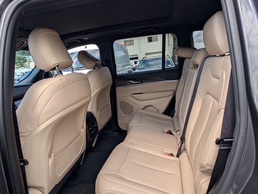 Certified 2024 Jeep Grand Cherokee Limited image 13