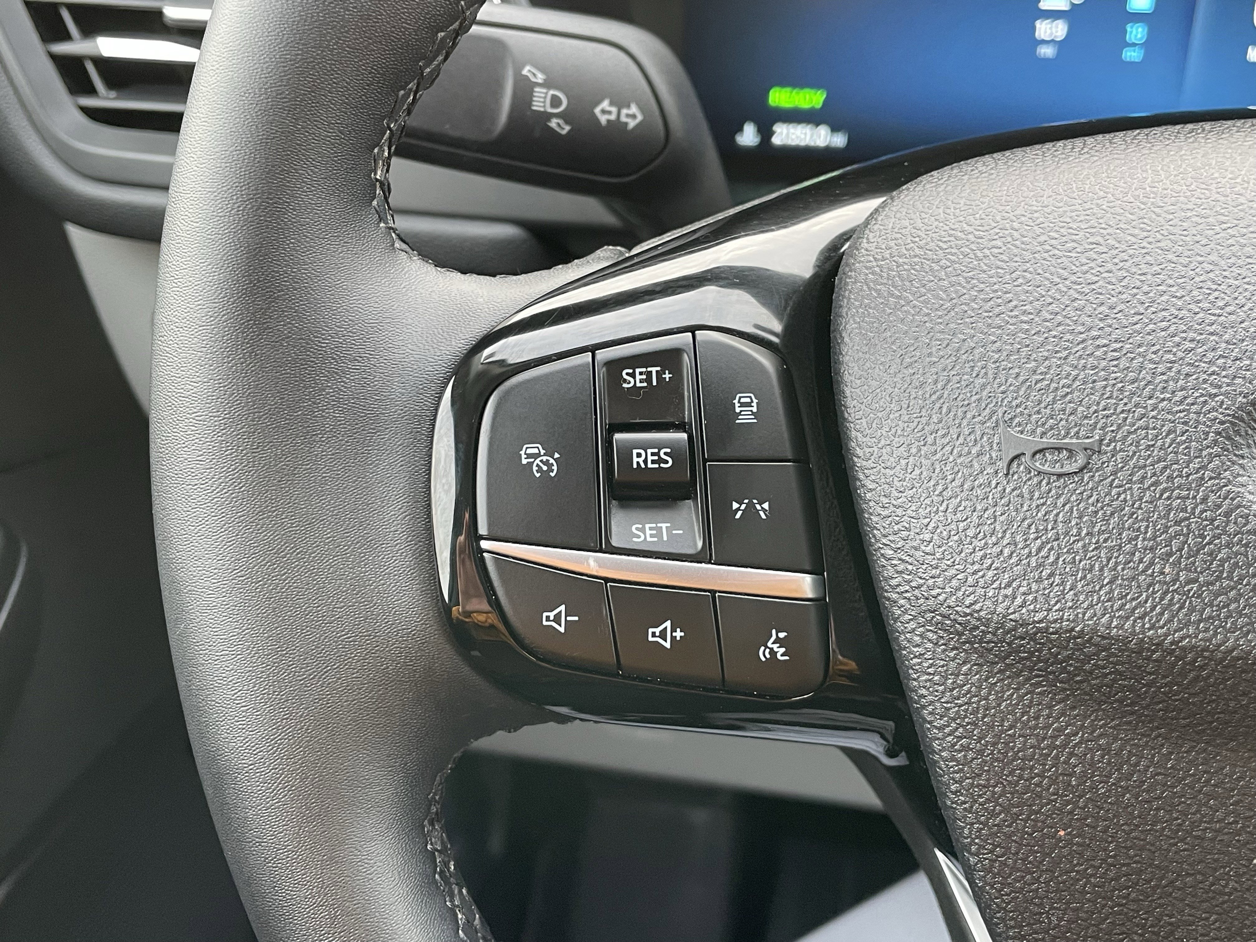 Used 2023 Ford Escape SE w/ PHEV Premium Package image 21