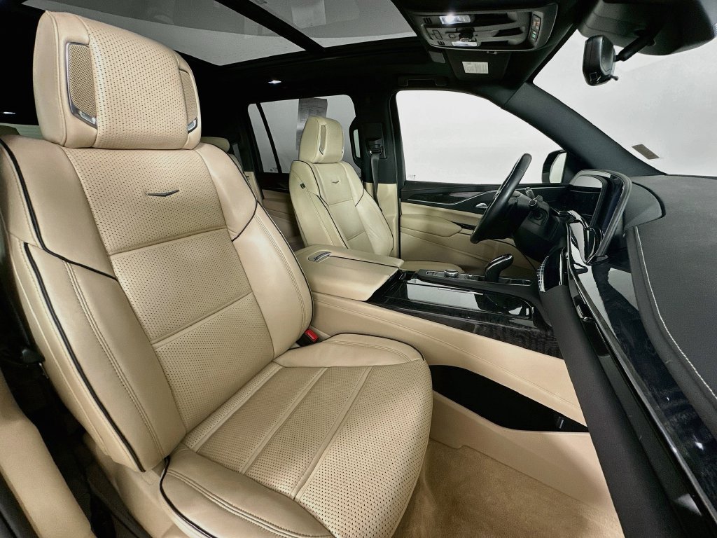 Used 2023 Cadillac Escalade ESV Premium Luxury AWD/4WD image 38