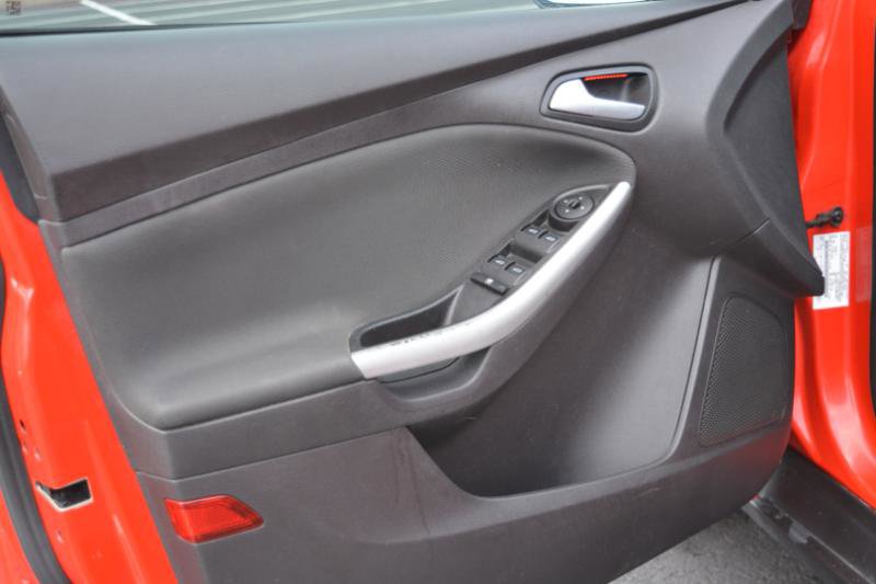 Used 2014 Ford Focus SE w/ Equipment Group 201A image 10