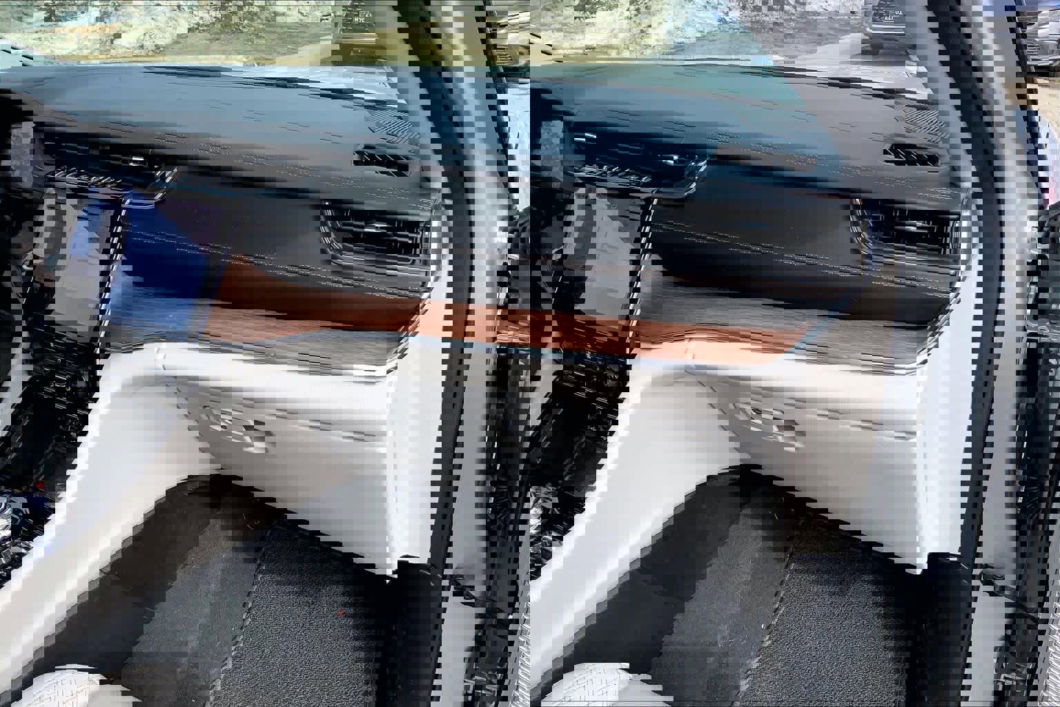 Used 2023 Jeep Grand Cherokee L Summit w/ Luxury Tech Group V image 19