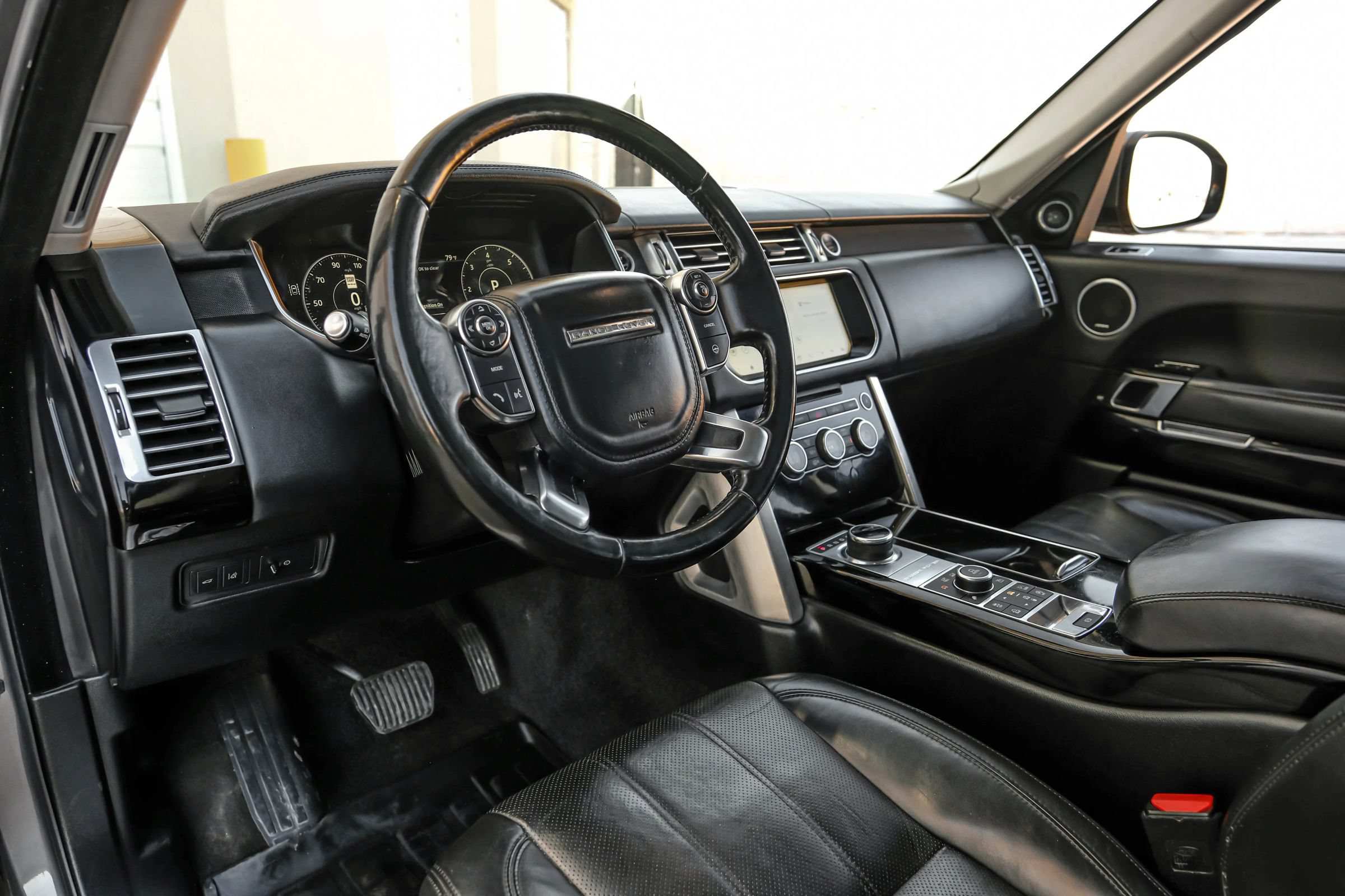 Used 2017 Land Rover Range Rover HSE AWD/4WD image 3