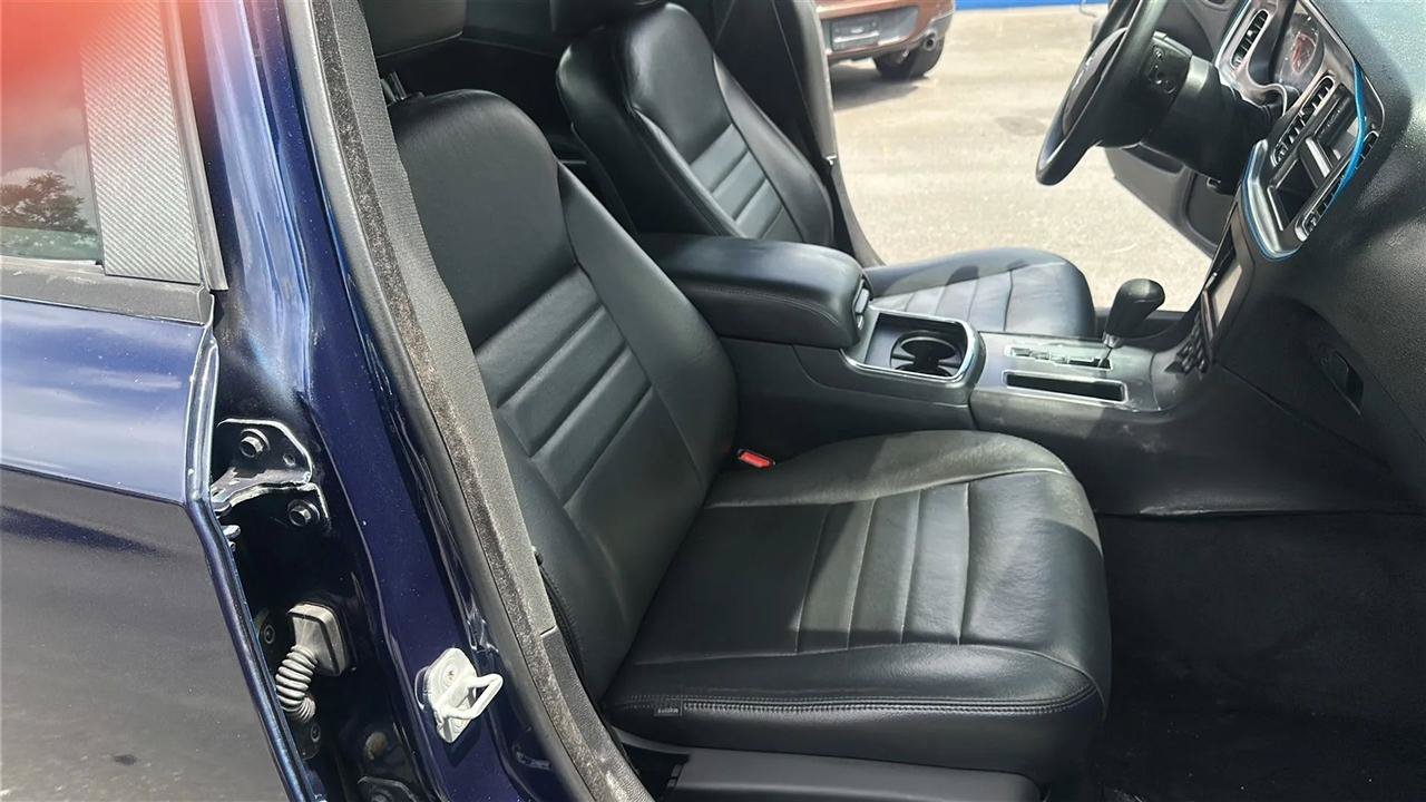 Used 2014 Dodge Charger SE RWD image 32