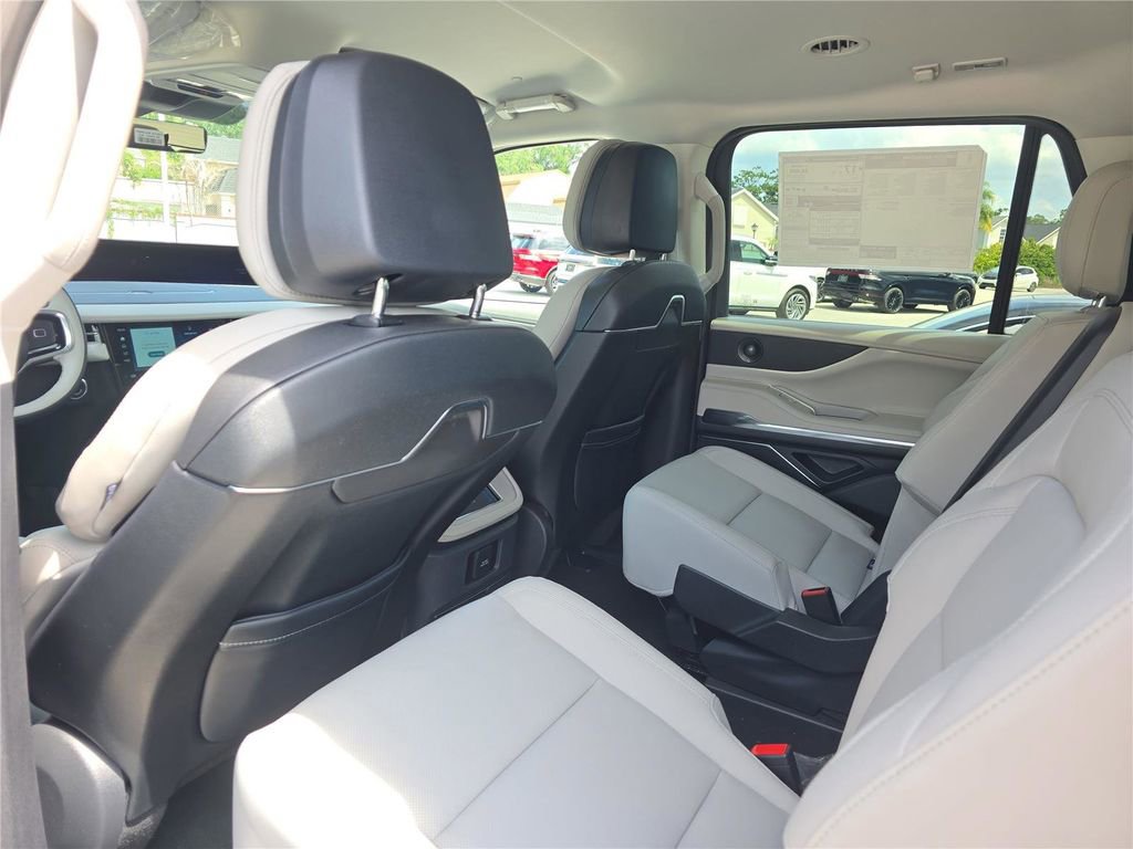 New 2026 Lincoln Navigator Premiere AWD/4WD image 10