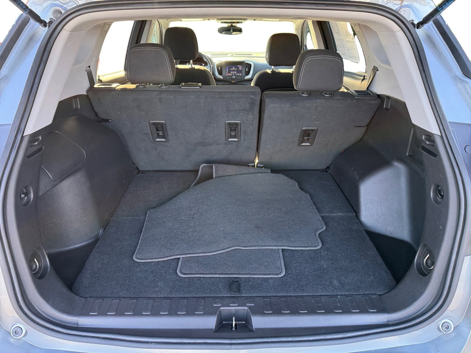 Used 2024 GMC Terrain SLE image 17