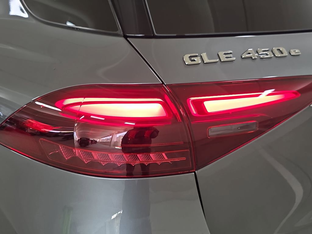 Used 2025 Mercedes-Benz GLE 450e 4MATIC image 33