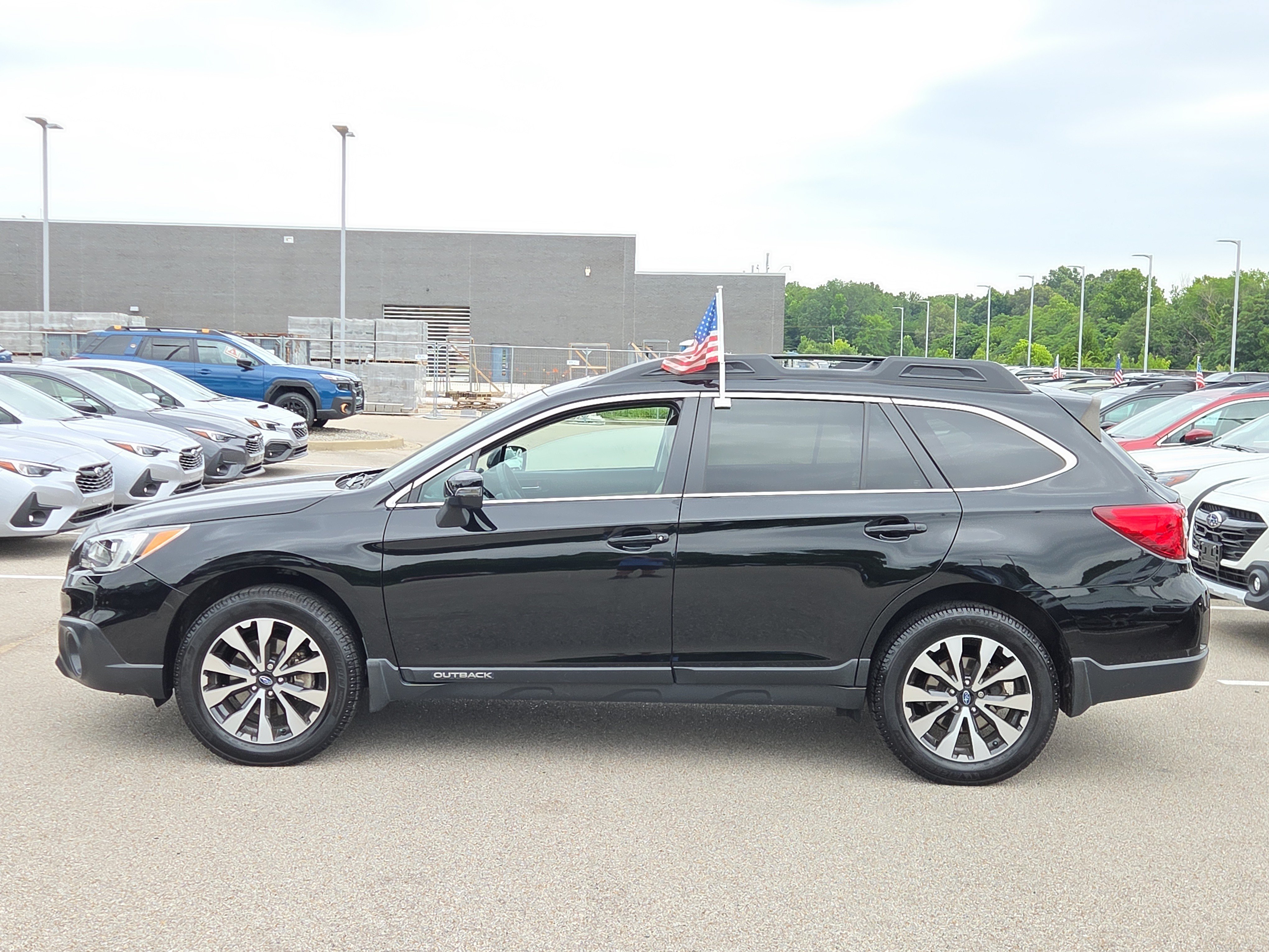 Used 2017 Subaru Outback 2.5i Limited AWD/4WD image 6