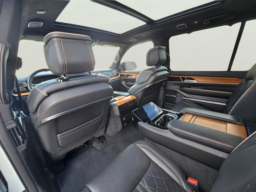 Used 2024 Jeep Grand Wagoneer L Series III AWD/4WD image 18