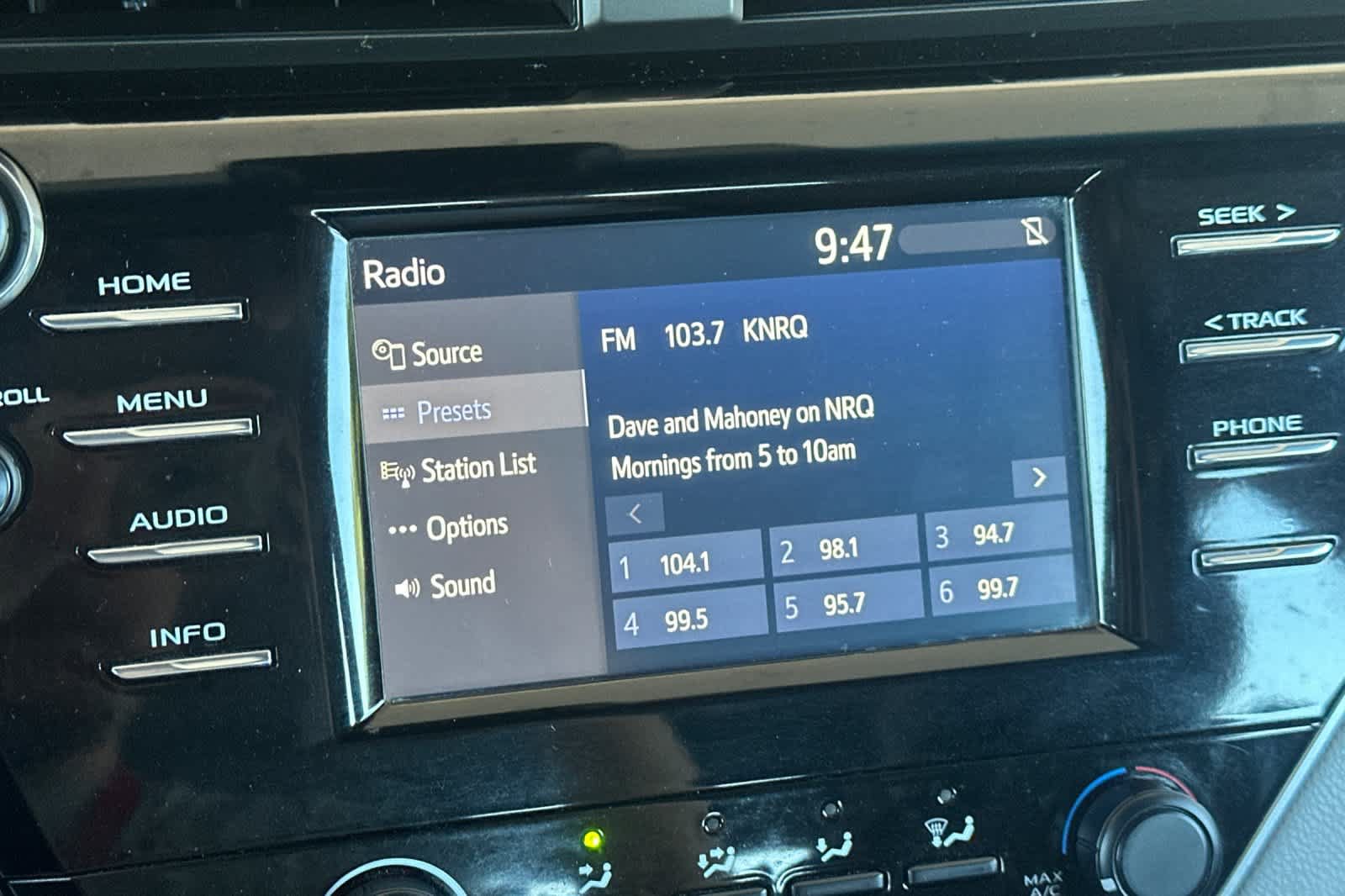 Used 2018 Toyota Camry FWD image 17
