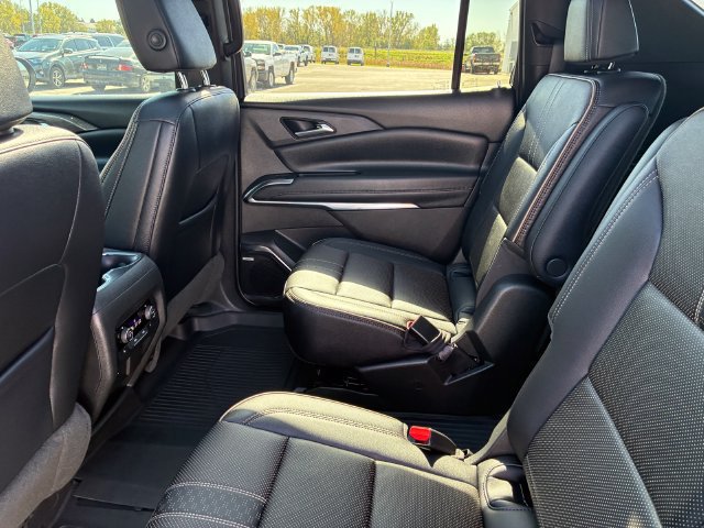 Used 2026 Chevrolet Traverse High Country AWD/4WD image 14