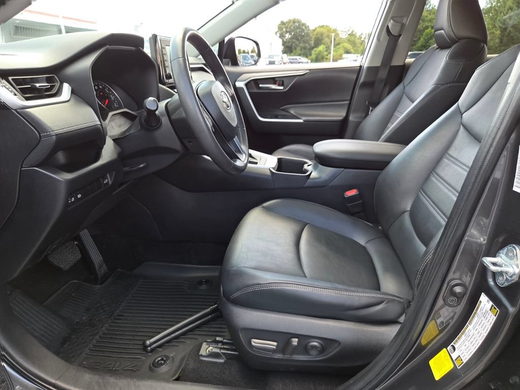 Certified 2022 Toyota RAV4 XLE Premium FWD image 5