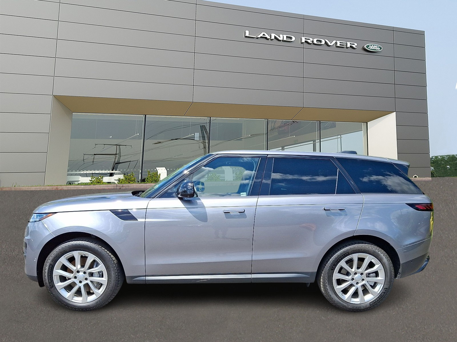 Used 2024 Land Rover Range Rover Sport SE AWD/4WD image 8